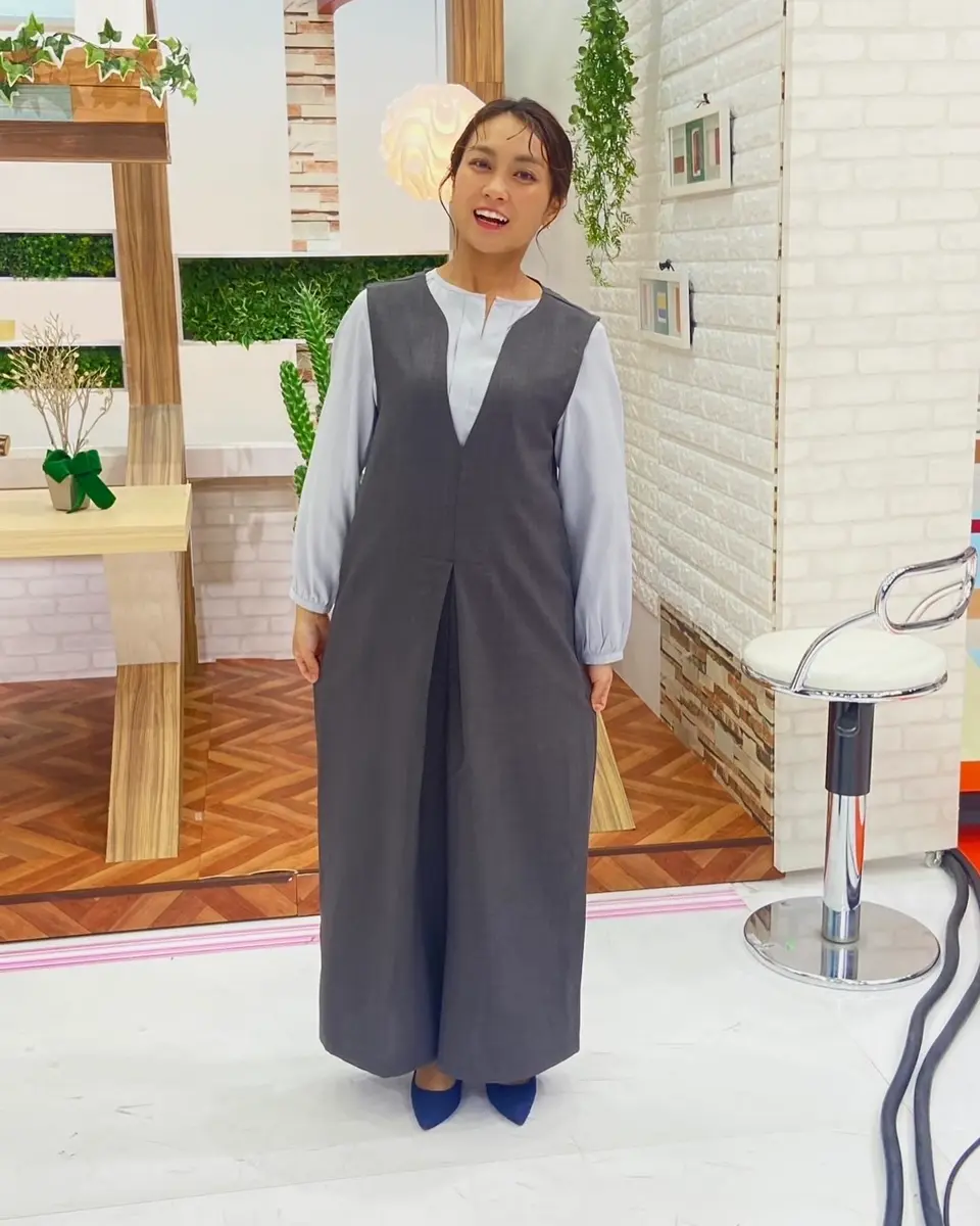 美品 ビューティーアンドユース オールインワン Vネック グレー ベルト 春夏 H＞Vネックオールインワン/GRAY