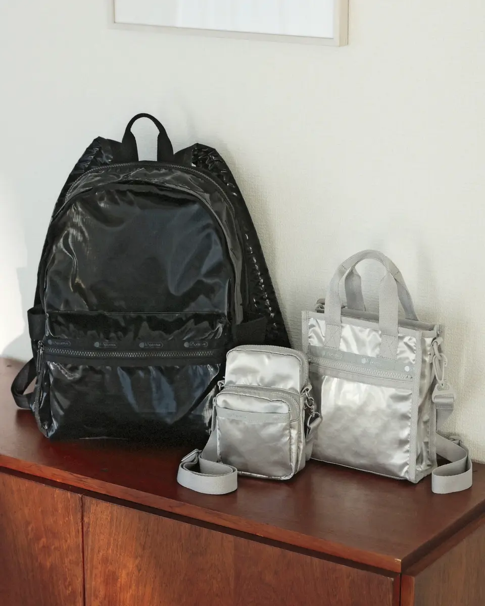 LESPORTSAC 香港限定 黒リュック　チャーム付き LESPORTSAC 香港限定 黒リュック チャーム付き