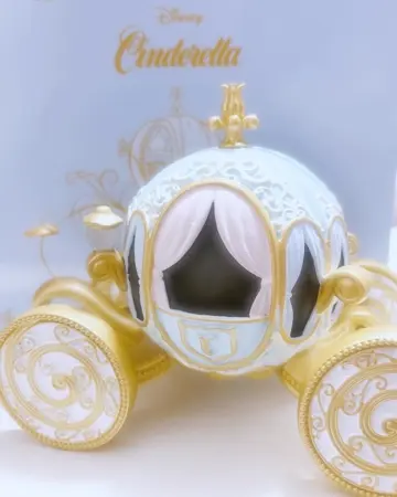 ディズニーストア 110周年 シンデレラ 馬車 ピンバッジ 公式】ディズニーストア.jp | シンデレラ LEDライト WISHING YOU