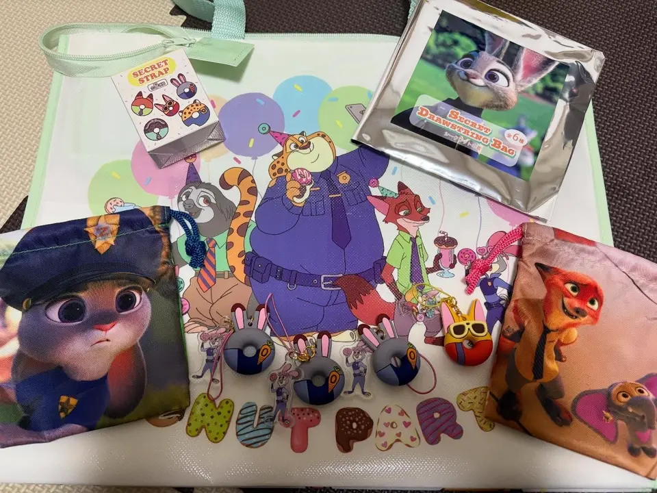 公式】ディズニーストア.jp | ズートピア シークレットストラップ 10TH