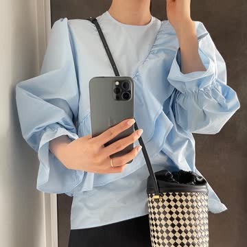 round frill blouse – ClaSTEllaR