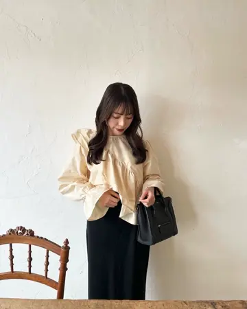round frill blouse – ClaSTEllaR