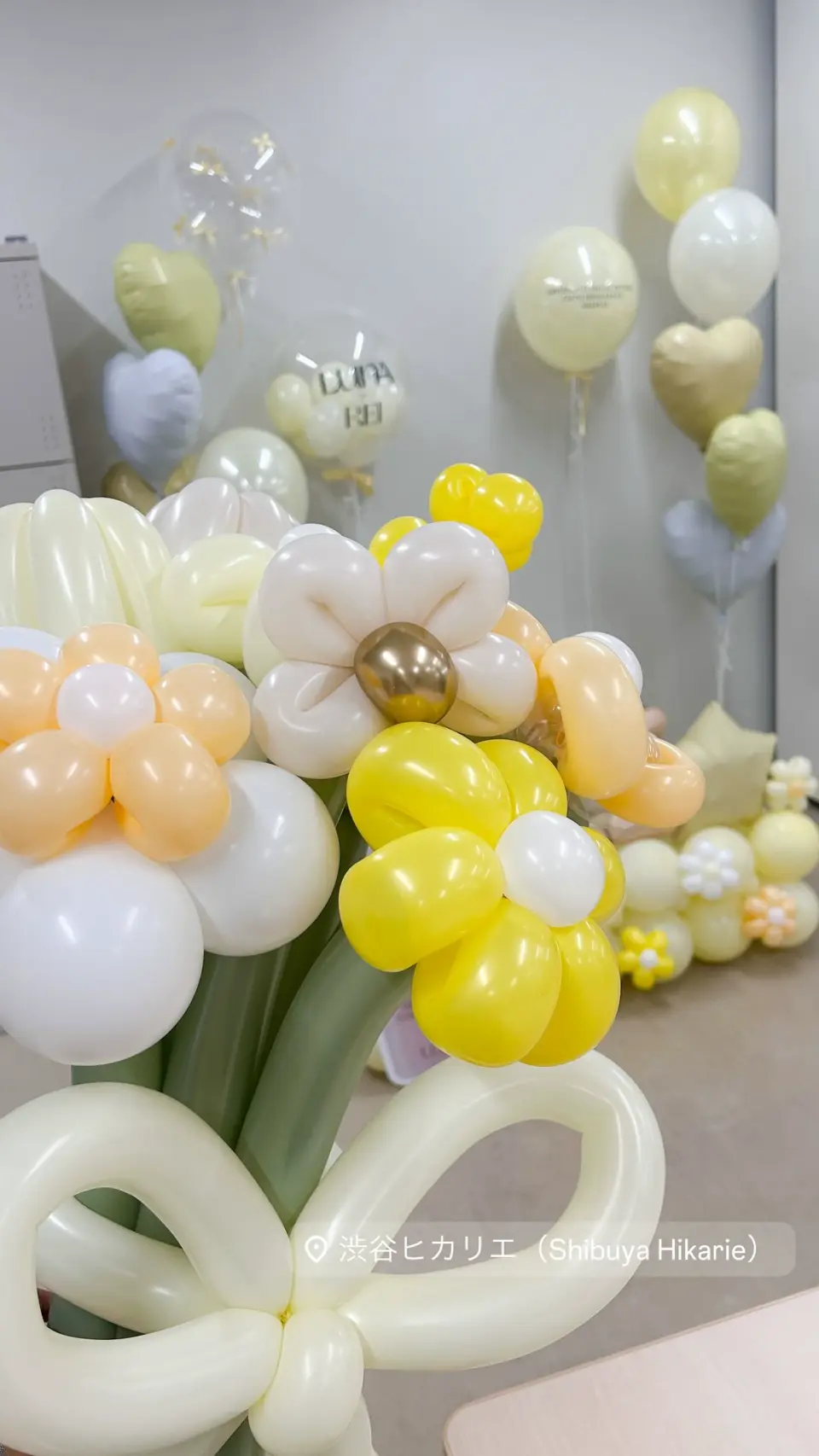 名前入り フラスタ バルーンとアーティフィシャルフラワーのスタンド花