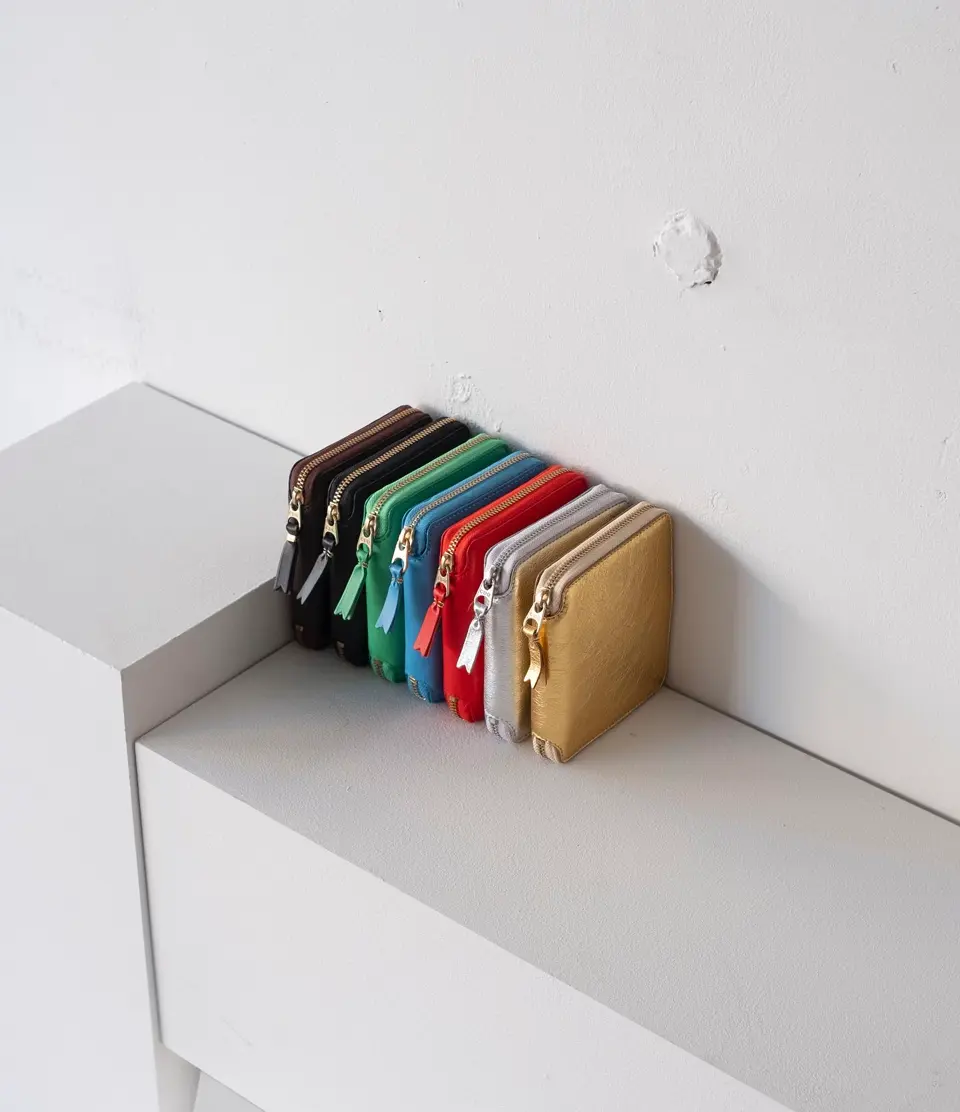 COMME des GARCONS 二つ折り財布 エンボス加工 Wallet COMME des GARCONS（ウォレット コム デ ギャルソン