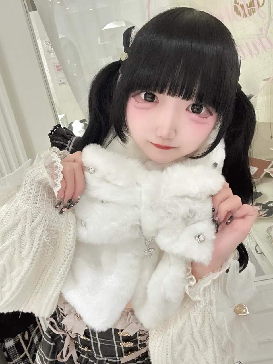 BIGリボン♡アマビエちゃん ロゴチャーム付きビジューリボンマフラー – BUNNY APARTMENT