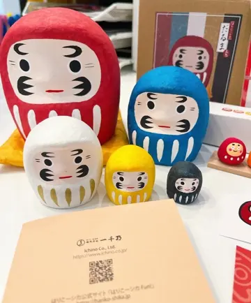 はりこーシカ だるま | 五色の伝統 - ハリコ オンライン