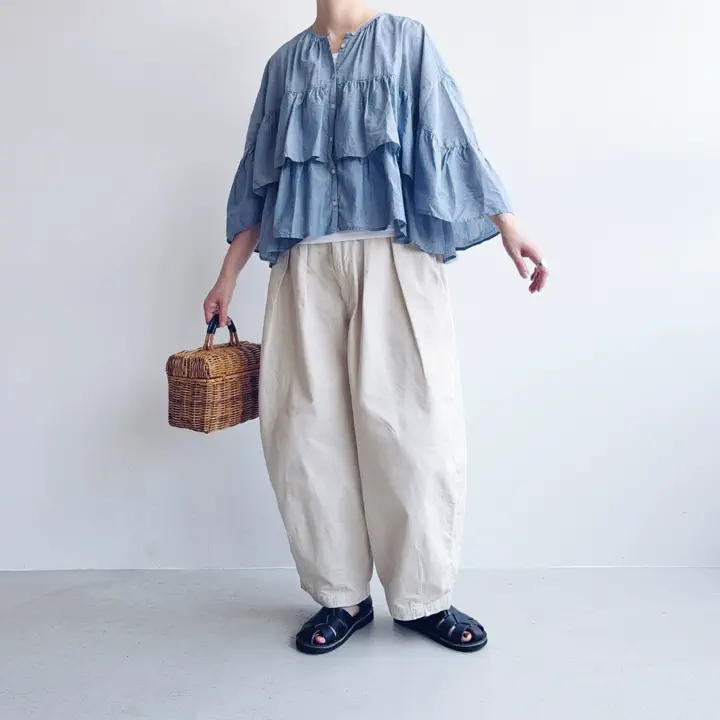 tumugu(ツムグ) コットンシルクシャンブレー ケープブラウス