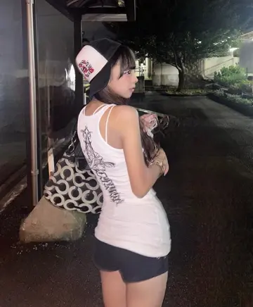 人気限定】Y2Kギャルホワイトプリントクロスデザインタイト