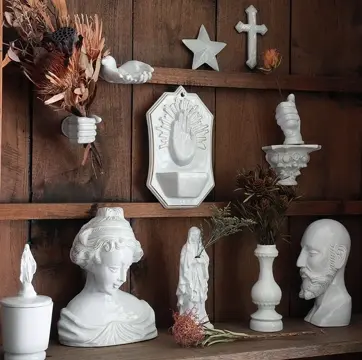 AS POTTERY / WALL HAND