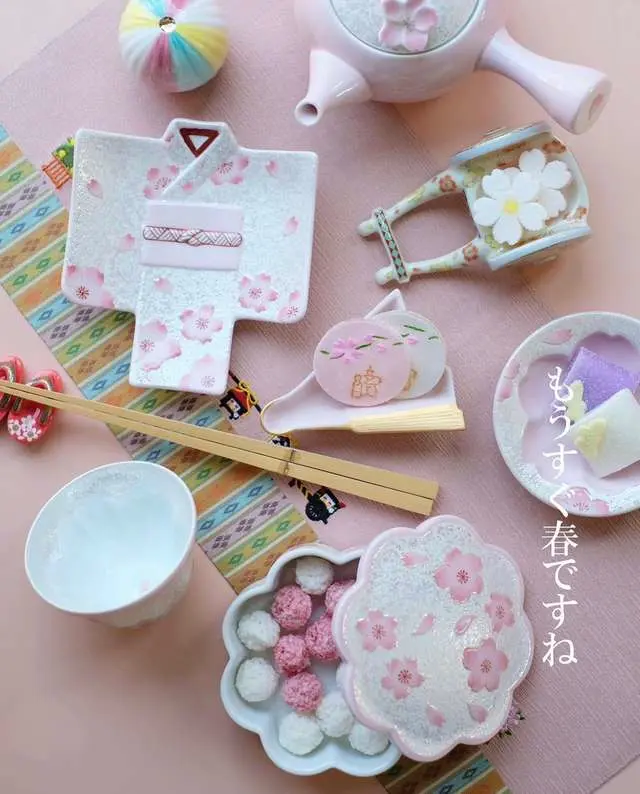賞美堂 飾り皿 美術 有田焼 花弁 桜 サクラはなびら 美しいです 未使用保管品 71faTf4XpHL._UF350,350_QL50_.jpg
