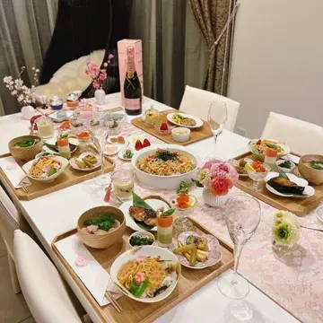 有田焼 錦銀彩祥瑞捻り梅形小銘々皿 ｜ 四季折々のおしゃれな和