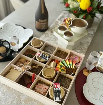 カネアオ　吉祥結び小皿（金）4枚セット 吉祥結び小皿（赤） - カネアオ