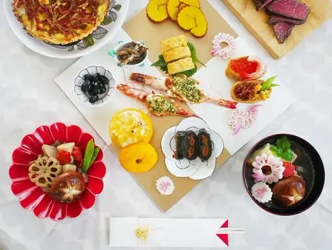 有田焼 プラチナ線 梅結び 小皿 ｜ 四季折々のおしゃれな和食器