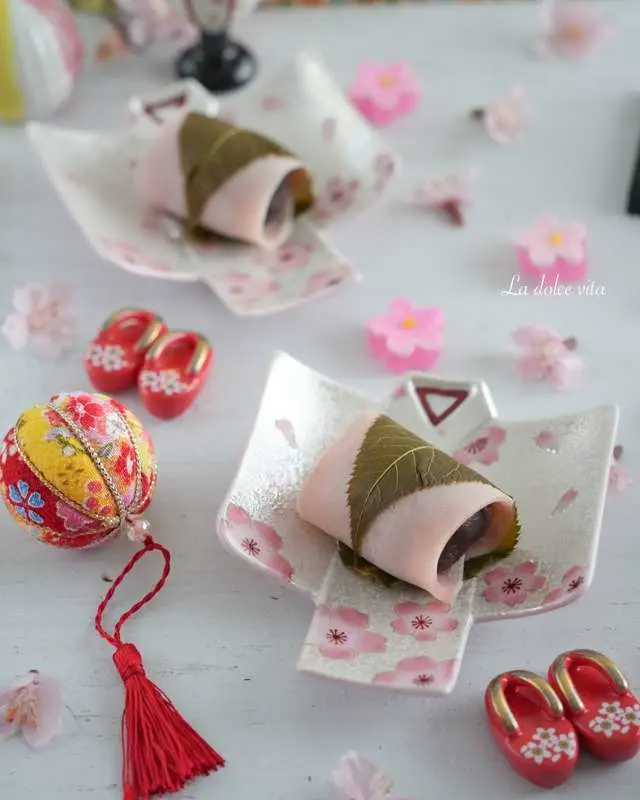 未使用 有田焼 桜絵 銘々皿5枚 お祝い　新生活　お花見　テーブルコーディネート 未使用 有田焼 桜絵 銘々皿5枚 お祝い 新生活 お花見 テーブル