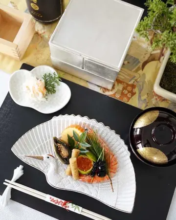【売りつくし】有田焼 つわの葉型葉向付　陶器　皿※4枚セット Amazon｜団陶器 有田焼 四つ葉のクローバーポット（うさぎ・カゴ
