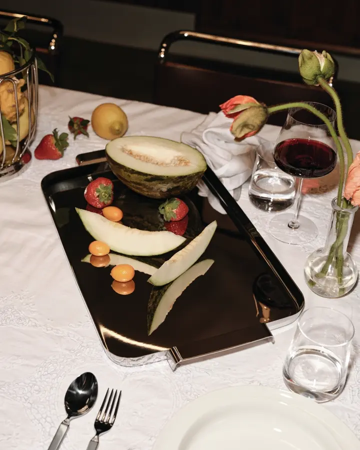 新品未使用Alessi オリーブ油ホルダー　シルバーとホワイト２個セット 新品未使用Alessi オリーブ油ホルダー シルバーとホワイト2個セット