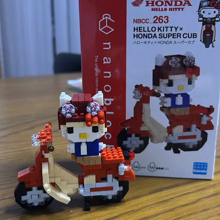 ナノブロック ハローキティ×HONDA スーパーカブ｜ナノブロックの公式
