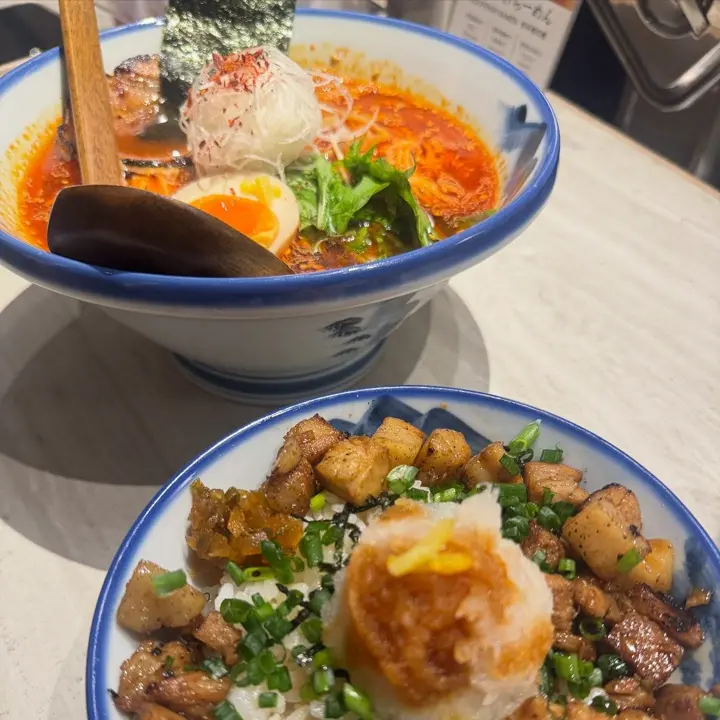 Ado 北海道限定 タイポグラフィTシャツ XLサイズ Ado 5th Anniversary POP-UPSTORE 北海道限定 タイポグラフィ