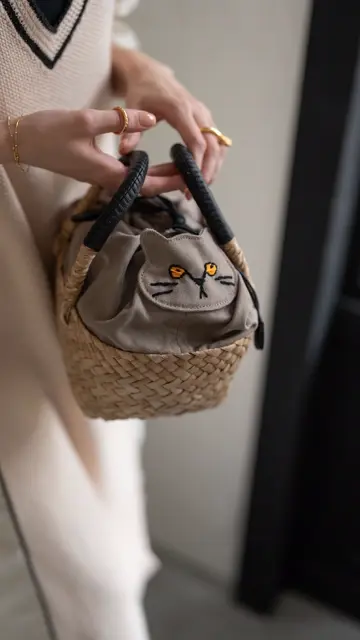 窓辺の猫 一閑張り バッグ かごバッグ ハンドバッグ 茶トラ 猫 大きめ 窓辺の猫 一閑張り バッグ かごバッグ ハンドバッグ 茶トラ 猫