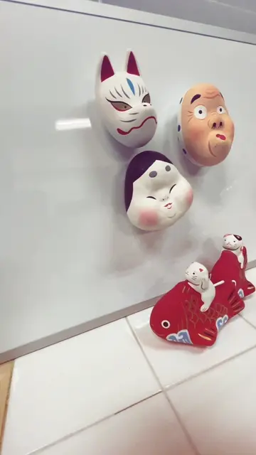 張り子マグネット だるま（黒） - ハリコ オンライン