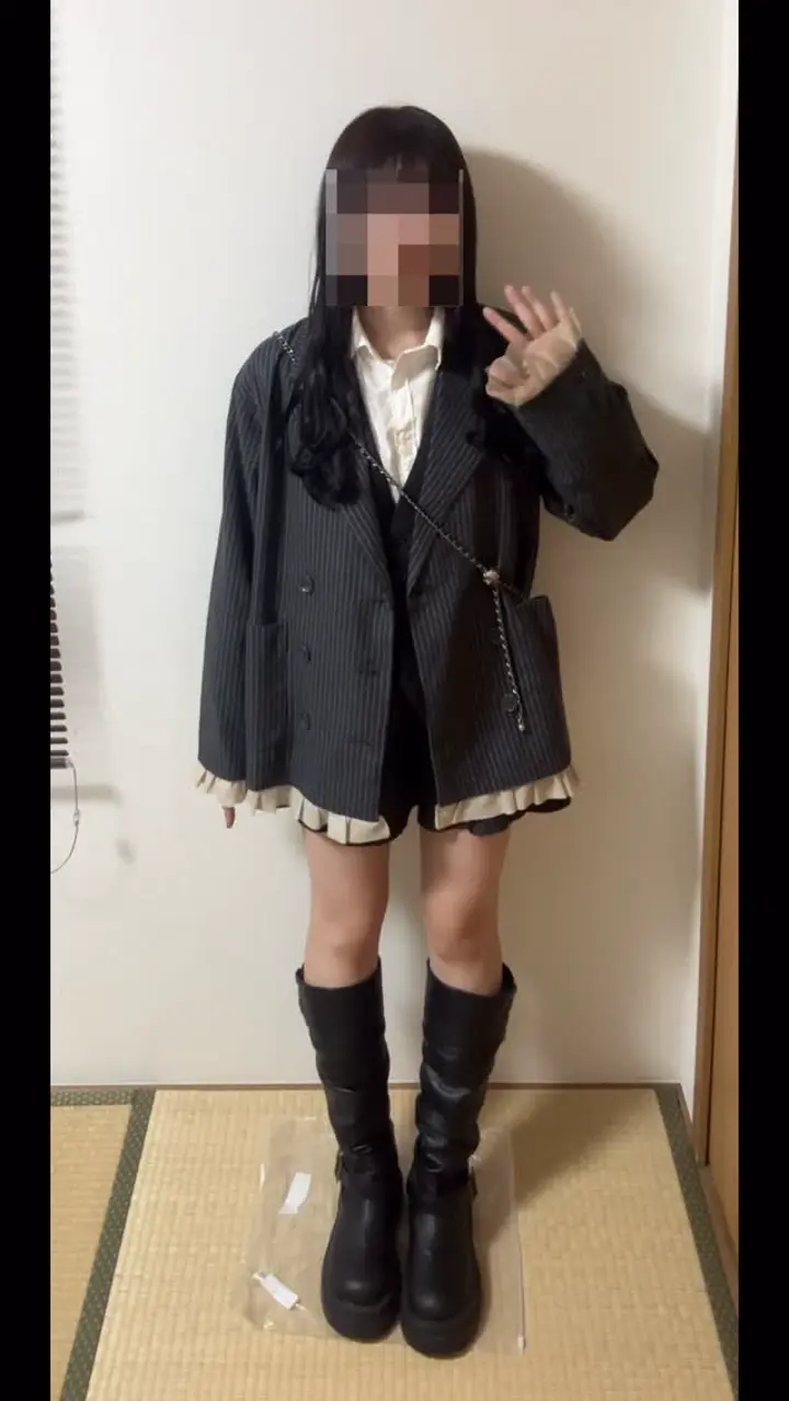 ルルレモン ショート アウター 黒 LULULEMON 黒のスタッズ装飾ジッパー