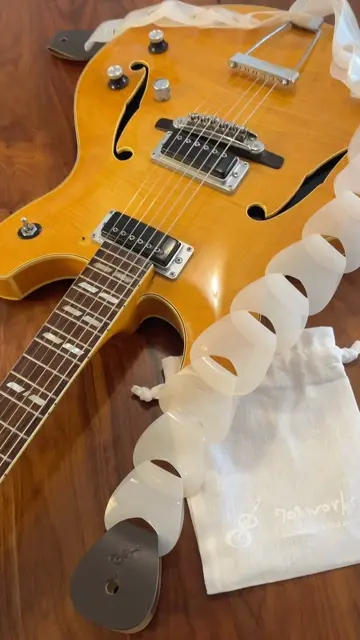 木製ベースギター 2基ピックアップ　VOX ティアドロップ 木製ベースギター 2基ピックアップ VOX てぃあどろっぷ