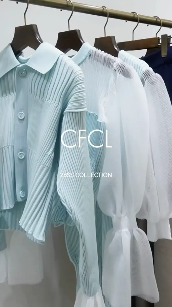 CFCLトップス CFCL(シーエフシーエル)】 FLUTED LUCENT CROPPED SHIRT CARDIGAN