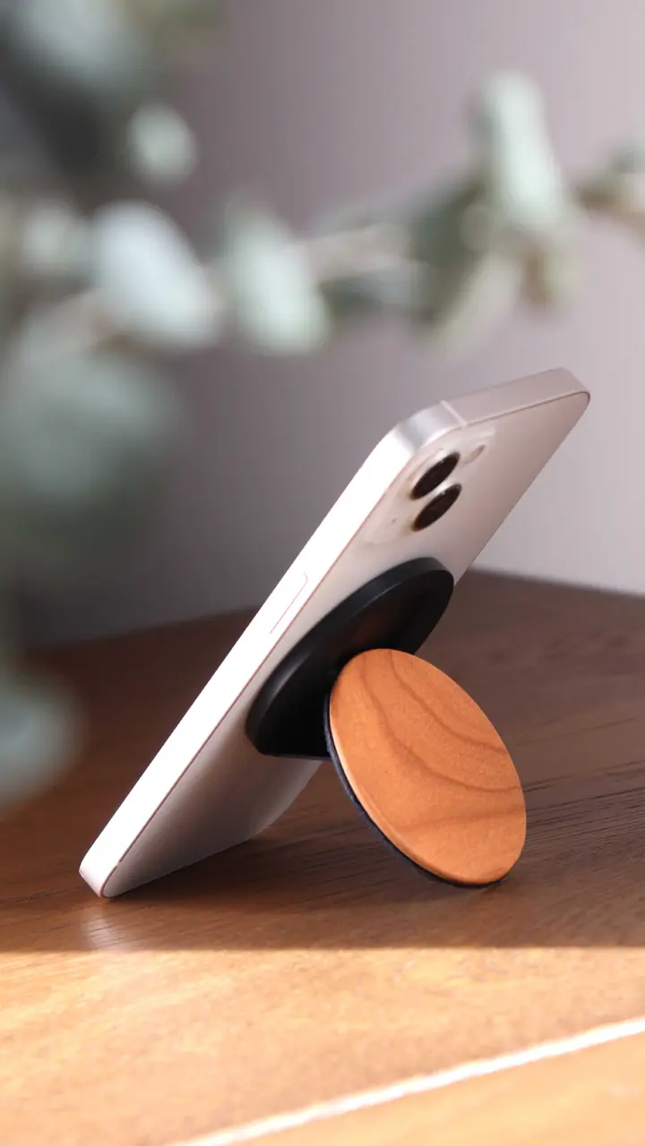 □「FLIP CLOCK WALL TYPE」木製振り子とパタパタめくれるフリップが