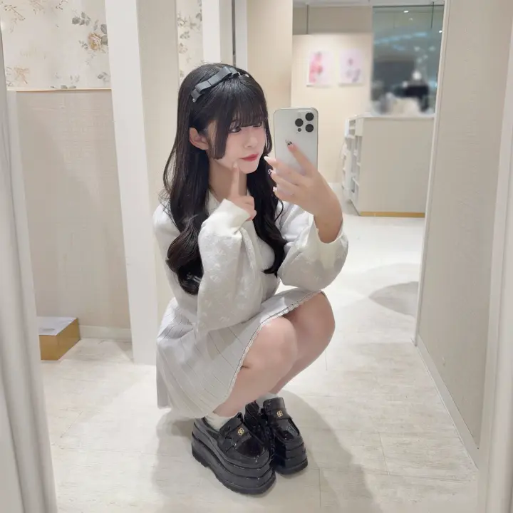 バイカラー襟リボンニット｜evelyn（エブリン）公式通販サイト