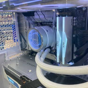 ADATA XPG DDR5-6000 白メモリ 16GB×2（32GB） ADATA XPG LANCER BLADE RGB White DDR5-6000MHz U-DIMM 16GB×2 30-40