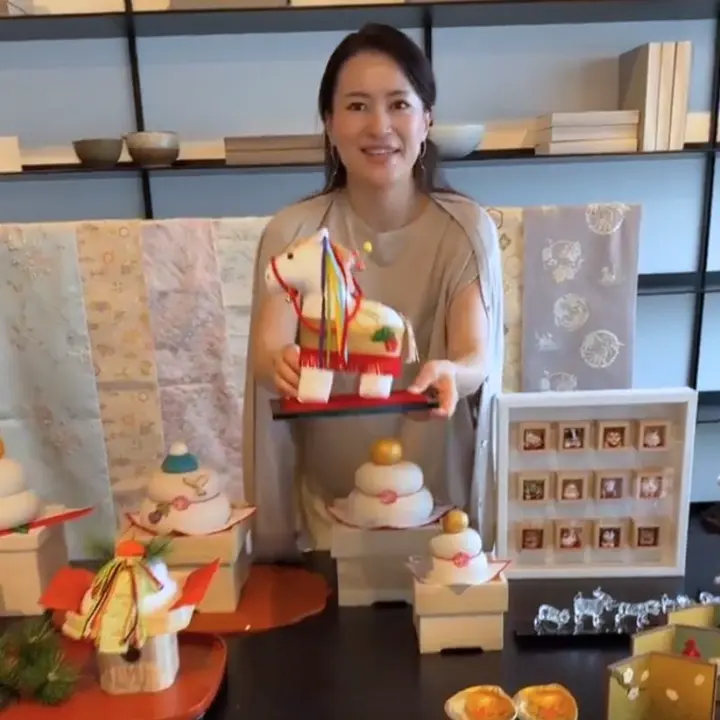 柿朱縁金 半月盆 越前塗 FOURGRACEオリジナル ｜ 四季折々の