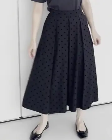 フロッキードット柄タックスカート/洗える(ミモレ丈スカート) | MK