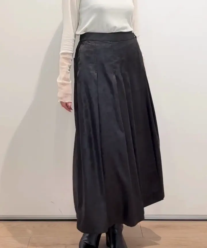 フェイクレザーランダムタックスカート(ロング・マキシ丈スカート