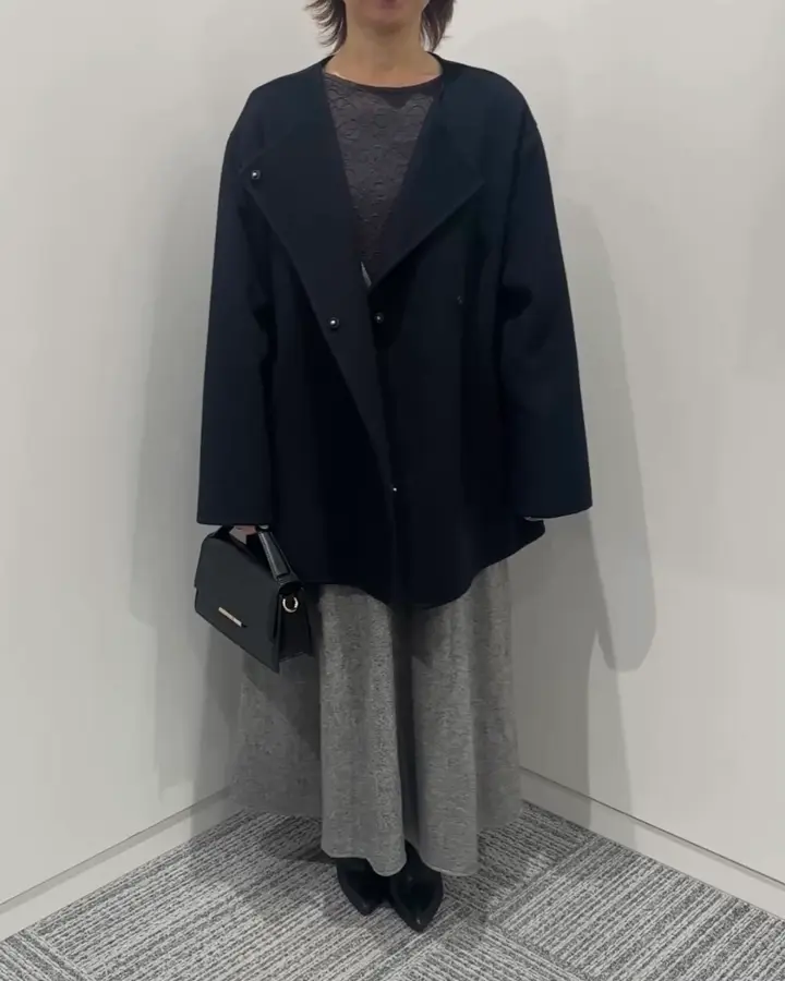 スムースリバー ノーカラーミドル丈コート(ノーカラーコート) | OFUON