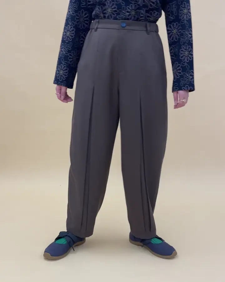 Pluma de flecha カーブシルエットパンツ(フルレングスパンツ