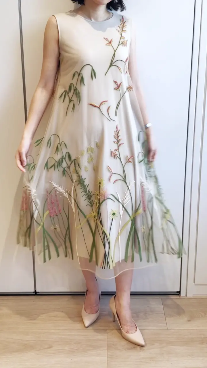 Sybilla*シビラ　近年モデル　小花柄刺繍ワンピース　チュール　リボンベルト リーフ刺繍チュールドレス(ドレス) | Sybilla(シビラ)｜イトキン