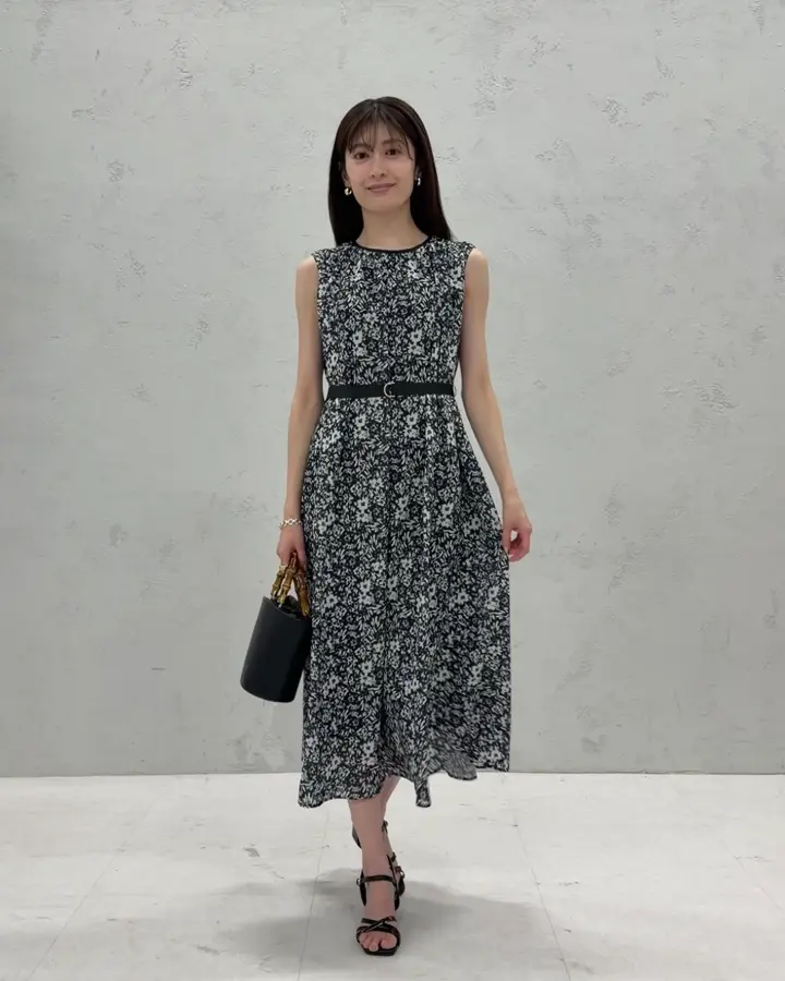 洗える】フラワープリントギャザーノースリーブワンピース(ワンピース