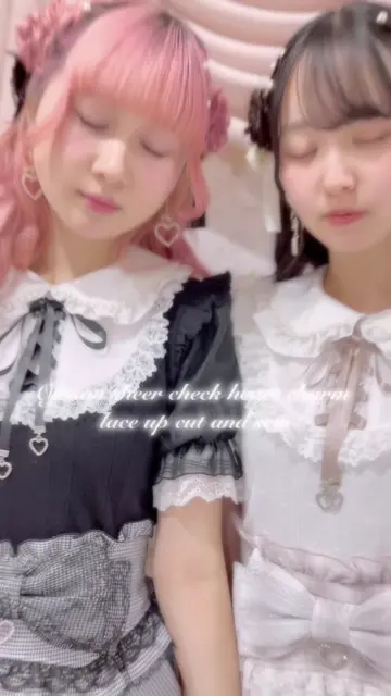 お嬢さんシアーチェックハートチャームレースアップカットソー NOEMIE｜お嬢さんシアーチェックハートチャームレースアップ