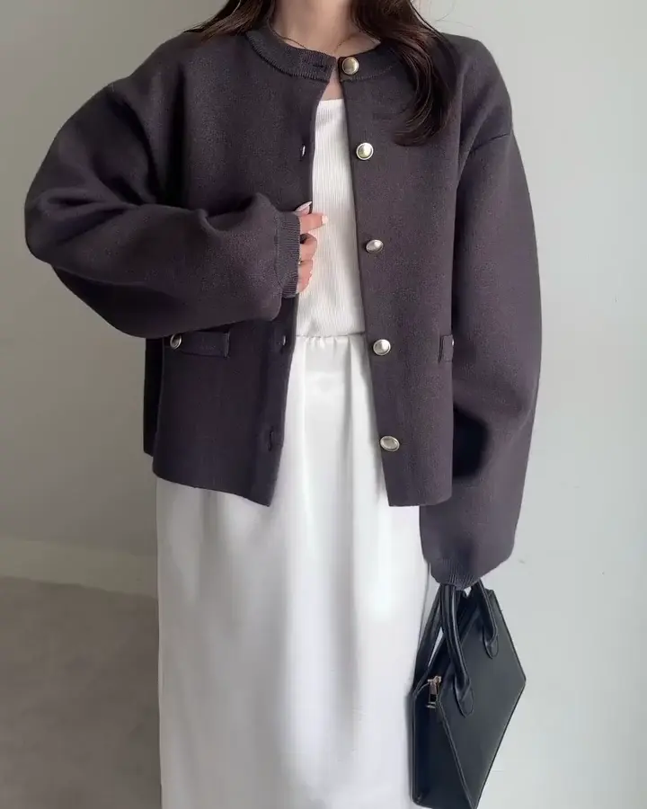 4つの機能付き】洗える！ゴールド調ボタンニットカーディガン