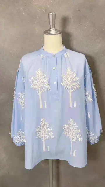 ピッコーネ ブラウス リネン コットン レース 刺繍 カットワーク 立体ロゴ コットン100％ツリー刺繍ブラウス|スタジオピッコーネ - ゴルフウェア