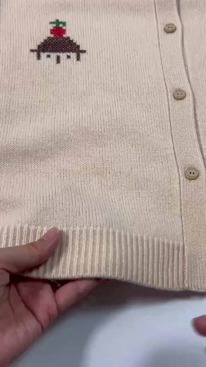 ウール100％ピクセル刺繍ニットカーディガン|スタジオピッコーネ