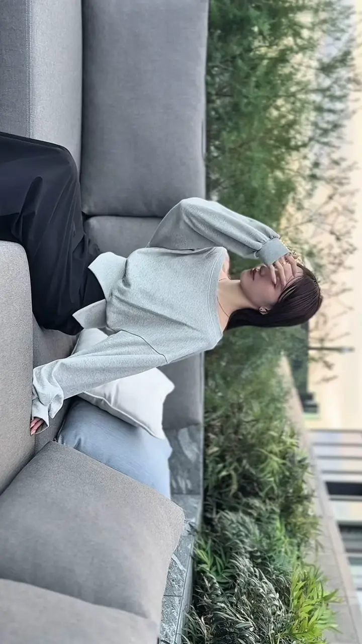 RE ARRIVAL】off shoulder sweat tops / black amel