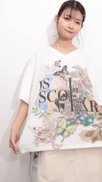 552225：ロゴ花蝶柄 スリット入りTシャツの通販-ScoLar