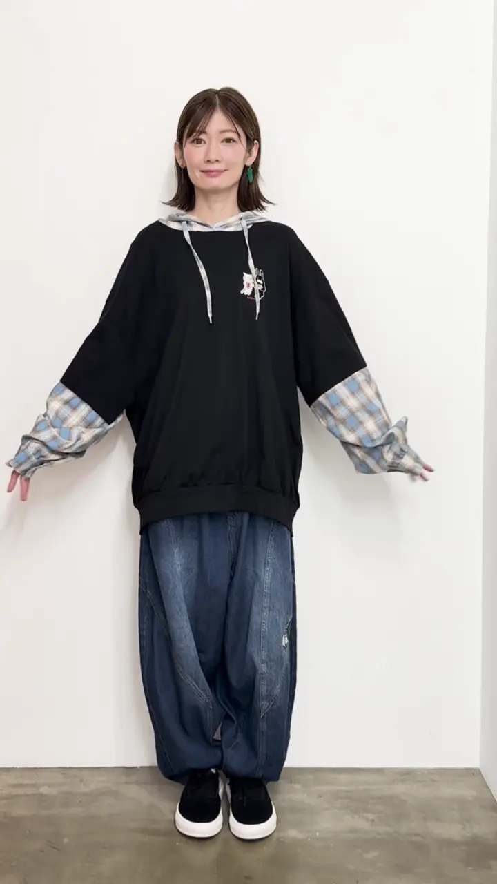 353112：ネコとラビルのチェック柄切替フーデッドプルオーバーの