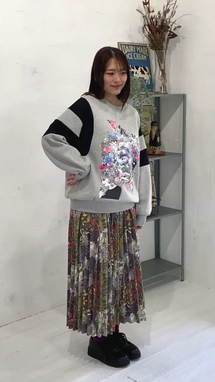 153740：花×宇宙×アート バイカラー裏起毛プルオーバーの通販-ScoLar