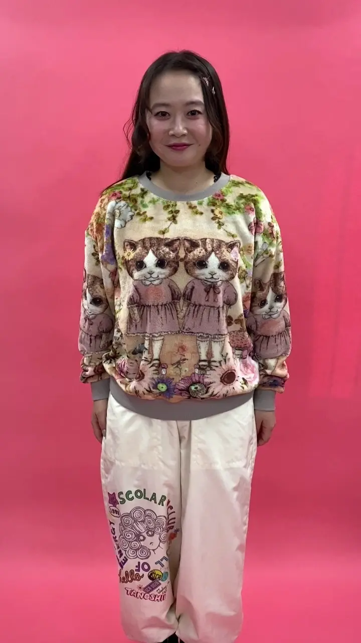 エスカーダ スポーツ ジュエリー柄 コットン ニット ブルゾン ゴルフ　叶姉妹 153737：ネコ姉妹の秘密の花園 双面フランネルプルオーバーの通販-ScoLar