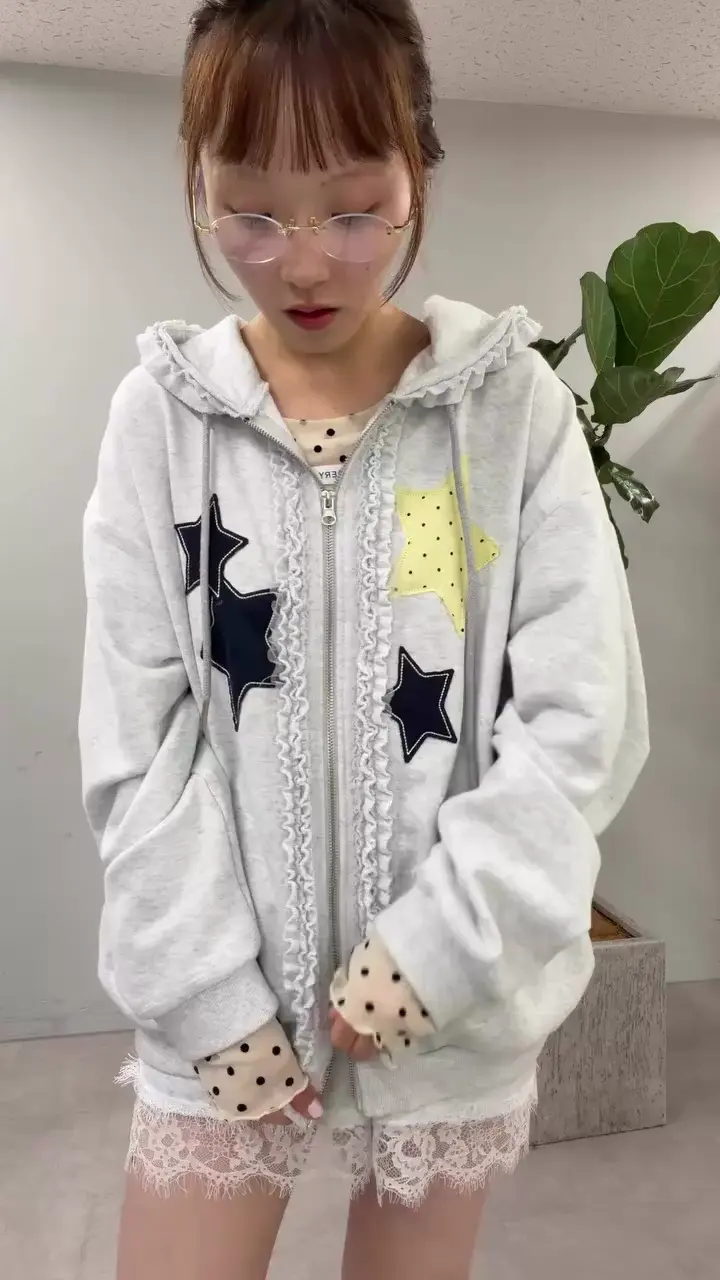 SNSで話題/EC限定カラーあり/新色追加】星柄パッチワークパーカー | w