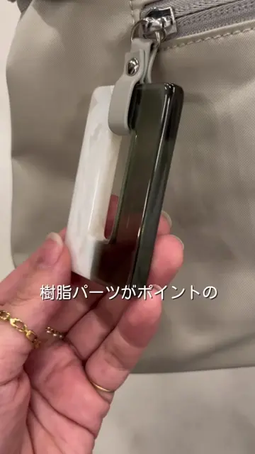 撥水/軽量》樹脂チャームフラップショルダーバッグ | ear