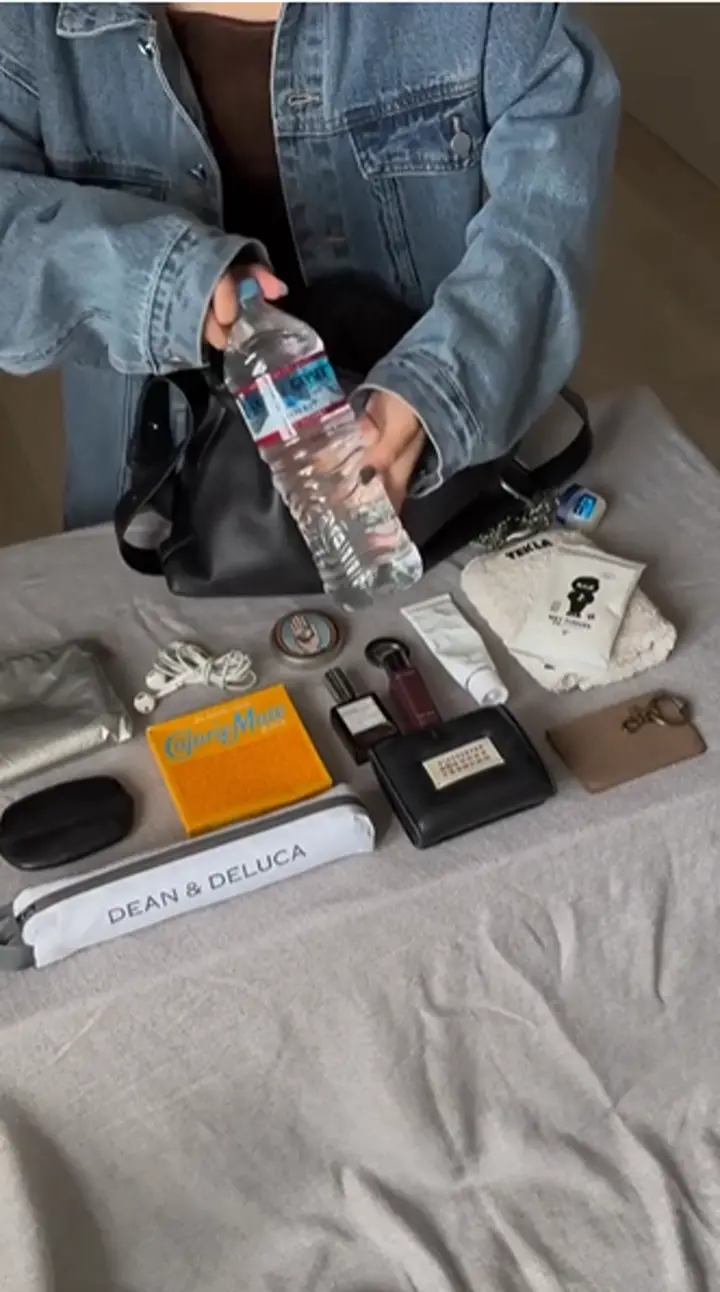 SNS総再生数800万突破！本革/軽量》2WAYレザーショルダーバッグ | ear