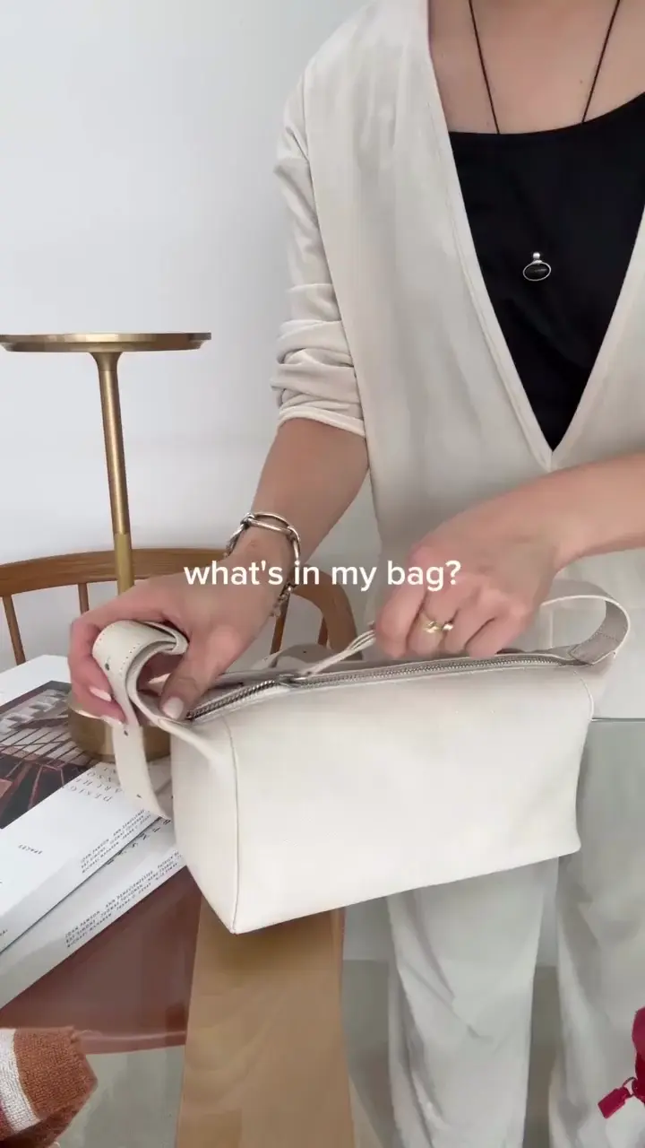 軽量/本革（山羊革）》ボックスミニショルダーバッグ | ear